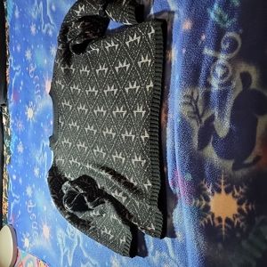 BLACK AND GREY SWEATER SMALL